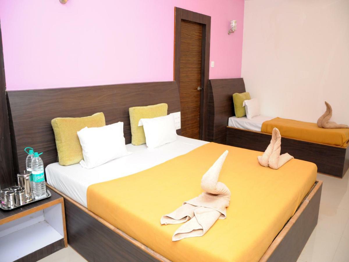 Hotel Malhar Palace Shirdi Exterior foto